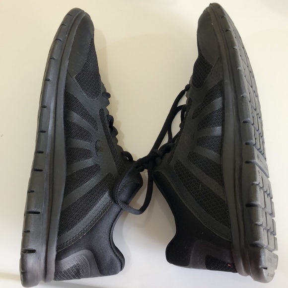 CHAMPIONS ALL BLACK MEMORY FOAM SNEAKERS. SIZE US9 - Picture 5 of 14